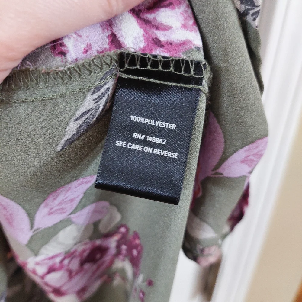 Torrid Floral Blouse in Olive and Lavender Cut Out Size 1 Plus - Picture 3 of 5